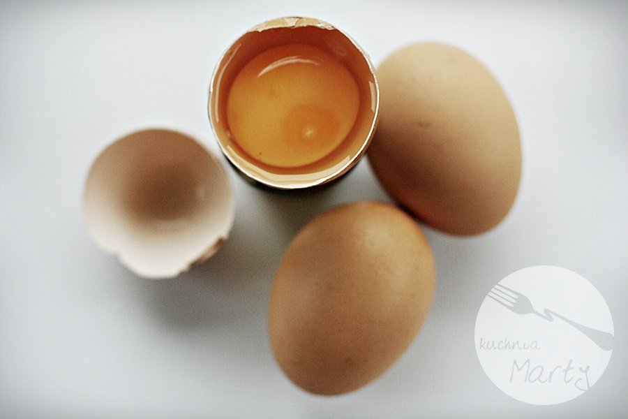 Jak sprawdzić świeżość jajek i ugotować idealne jajko w koszulce