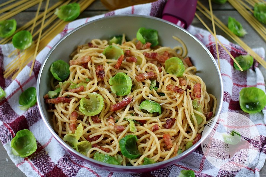 4033.900 - Spaghetti z boczkiem i brukselką