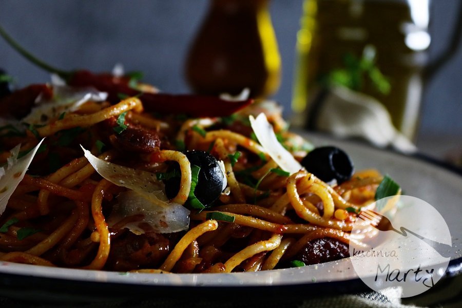 2246 - Spaghetti z chorizo i oliwkami
