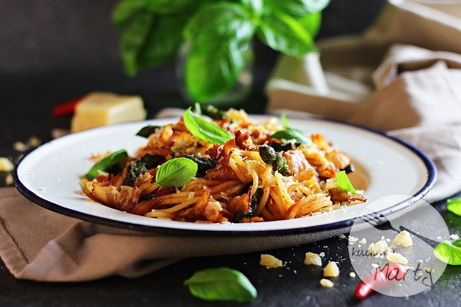 9131 - Spaghetti ze szparagami i sosem pomidorowym