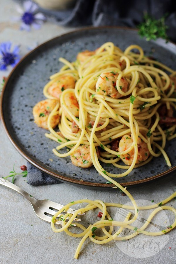 3914 - Spaghetti z krewetkami boczkiem i oliwą